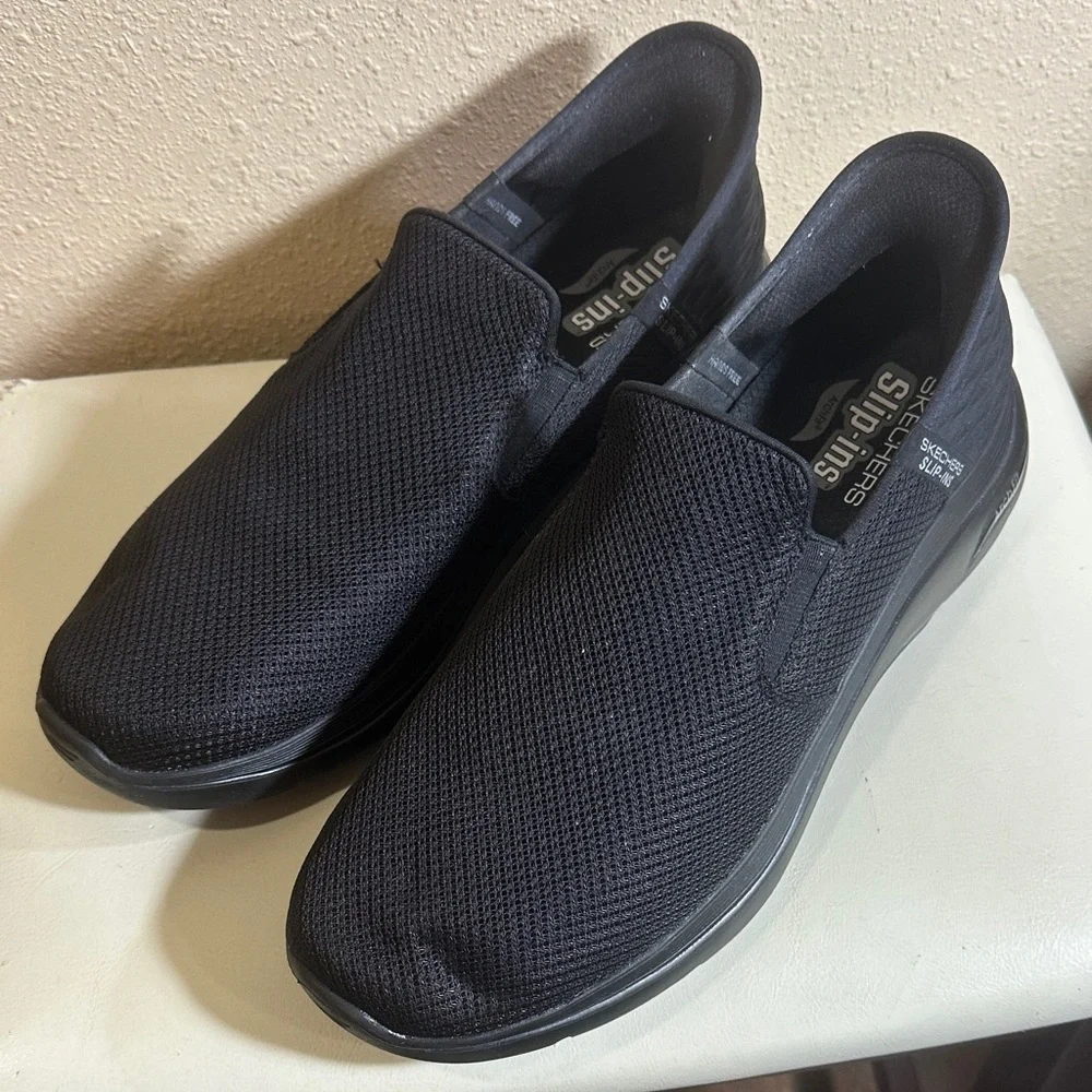 Skechers go walk Arch-fit Togpath sneakers Size 12